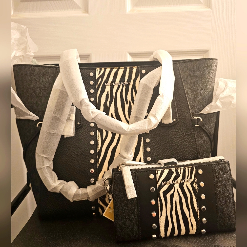 NWT Michael Kors zebra print Voyger Ew tote bag w/ MATCHING NWT jet set wallet